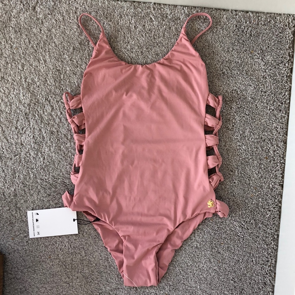 NWT Sauipe 1 piece, criss-cross side cut-outs